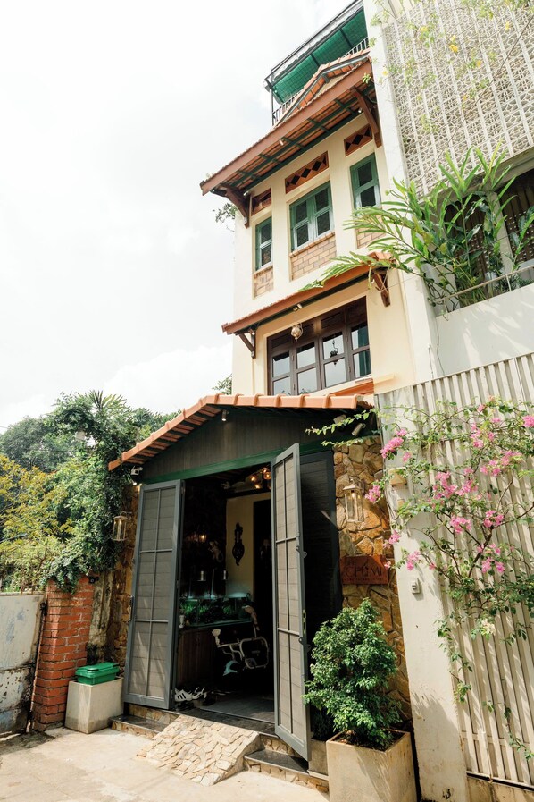 Front of property - The ChiMi Homestay & Coffee (TP. Ho Chi Minh)