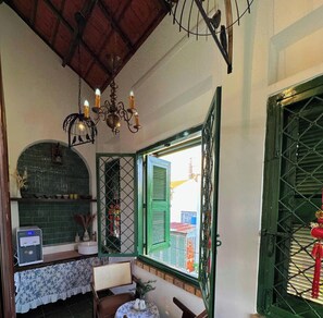 Design Double Room Single Use, 1 King Bed, Courtyard View | Dining - The ChiMi Homestay & Coffee (TP. Ho Chi Minh)