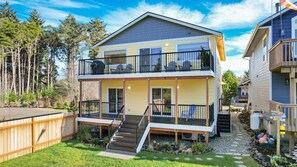 Exterior - Steps to the Beach! Ocean-View Home Mins from Seabrook — Sleeps 10! (Pacific Beach)