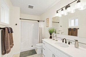 Shower, hair dryer, towels, soap - Steps to the Beach! Ocean-View Home Mins from Seabrook — Sleeps 10! (Pacific Beach)