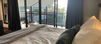 Modern Luxury Retreat | 4BR | Sleeps 8 | Mount Tamborine