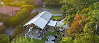 Modern Luxury Retreat | 4BR | Sleeps 8 | Mount Tamborine