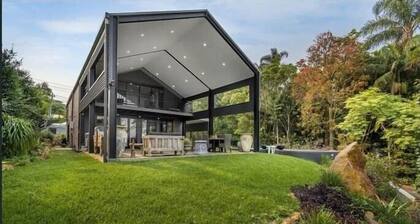 Modern Luxury Retreat | 4BR | Sleeps 8 | Mount Tamborine