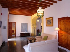 Room - Biniforani Nou 12 pax (Bunyola)