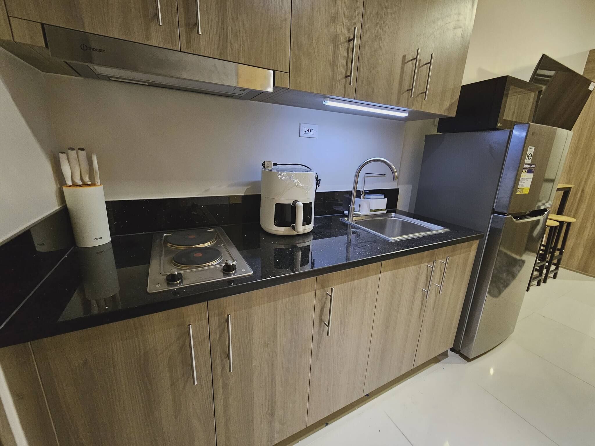 Cafetera/tetera, refrigerador, microondas, horno
