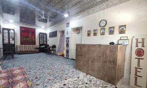 Chambre avec lits jumeaux, vue ville | Hall