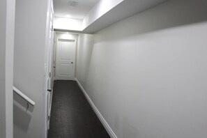 Interior - Cozy 2-Bedroom House Rental in Brampton's Mount Pleasant (Brampton)