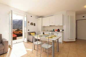 Dining - Serenity Como Lake View Apartment with Pool (Lenno)