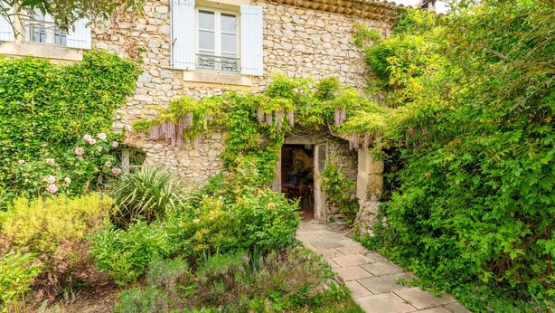 A stone building with a stone pathway leading to an entrance. - 2-person gîte with Gardoise vault in a restored 16th-century mas, 15 km from Uzès (Lussan)
