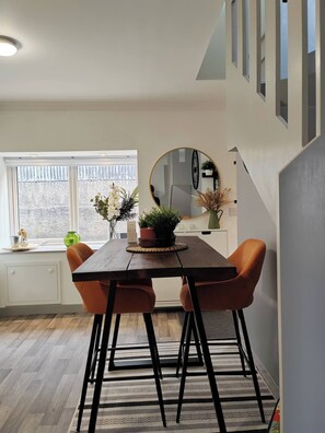 Dining - Charming Detached Cottage in Aberdeenshire (Aberdeenshire)