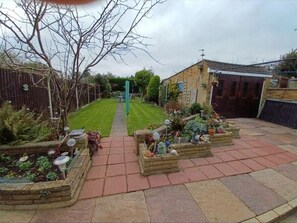 Property grounds - Spacious 2-King Bed Stay near L&D & M1 (Luton)