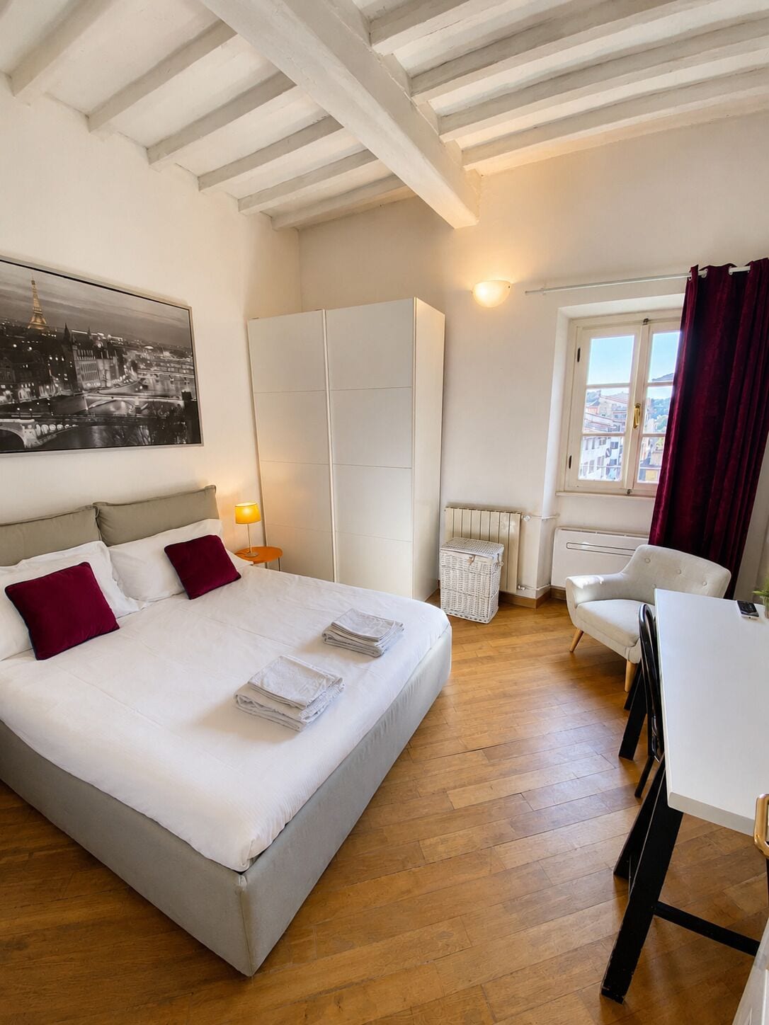 Iron/ironing board, WiFi, bed sheets