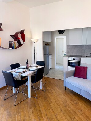 Interior - Piazza Pitti view (Firenze)