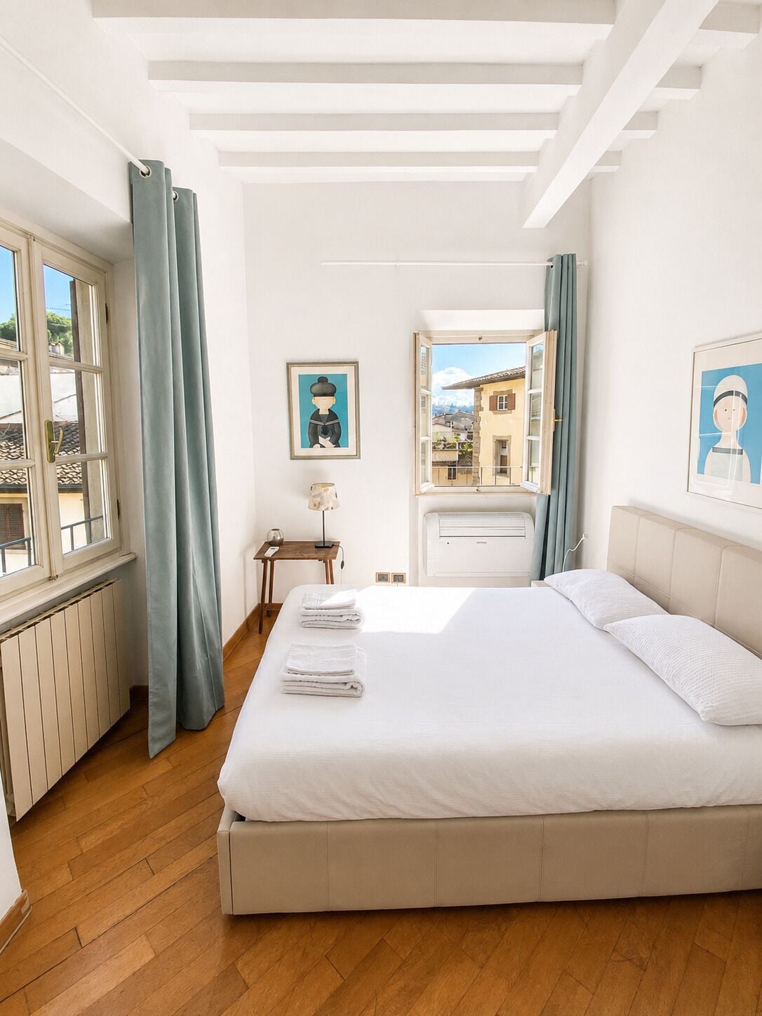 Iron/ironing board, WiFi, bed sheets