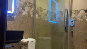 Standard Studio, Balcony, City View | Bathroom