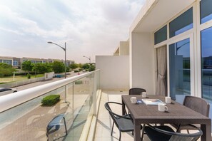 Outdoor dining - PVH - Mimosa - Serene 3BR Villa (Dubai)