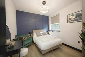 Room - The Sixty | Classic 1BDR Apartment with Secure Parking (Cardiff)