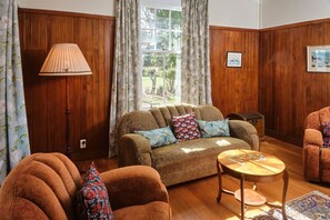 Books - Baring Head Assistant Lightkeeper`s Cottage (Baring Head)