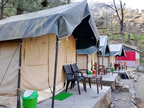 Property grounds - River View Cafe & Camping (Jibhi)