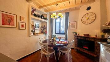 Family House, Multiple Bedrooms (La Fetta Di Cima) | Dining