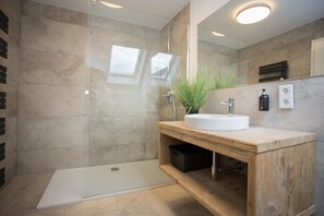 Bathroom - Bright apartment with mountain views, within walking distance of the slopes, featuring a private parking space and a lovely place to spend time together. (Winterberg)