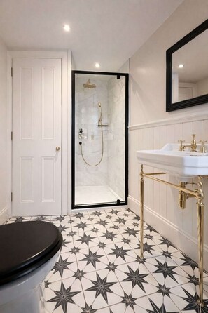 Shower, hair dryer, towels - The Velvet Thistle, Inverness (Inverness)