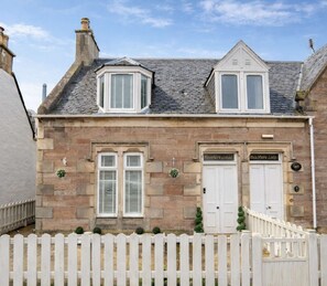 Exterior - The Velvet Thistle, Inverness (Inverness)