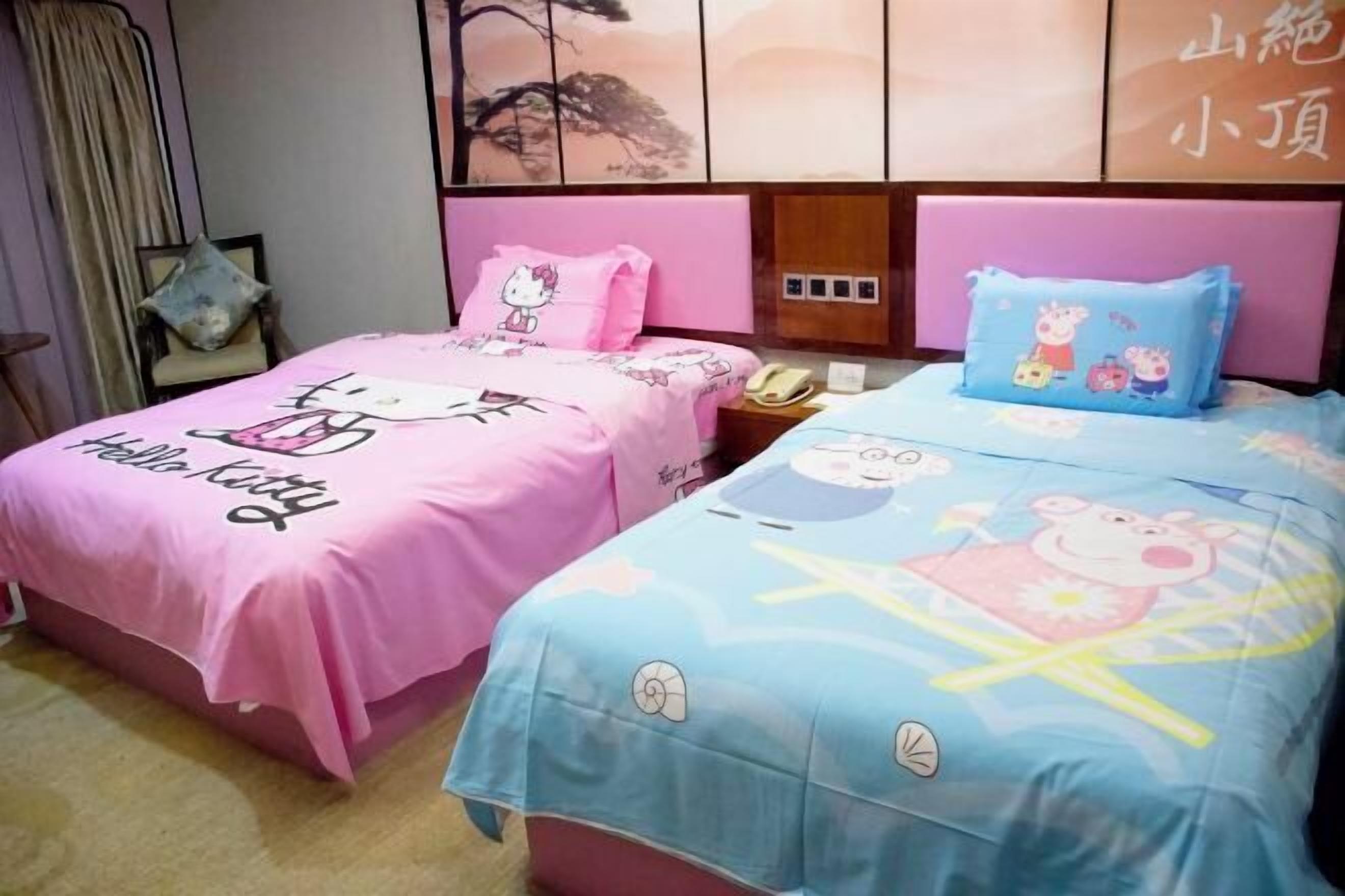 Cribs/infant beds