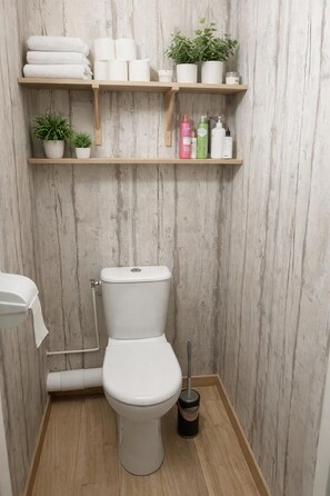 Hårtørrer, håndklæder, Sæbe, Toiletpapir