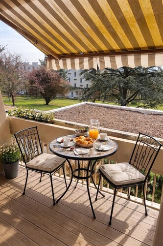 Cosy terasse apartment in Montrichard near Beauval Zoo and Chambord