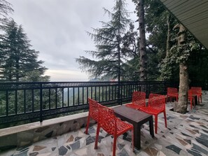 Outdoor dining - Kavin Akasa - The Mall (Dalhousie)