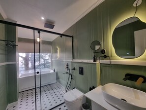 Premium Room, Balcony, Mountain View | Bathroom - Kavin Akasa - The Mall (Dalhousie)