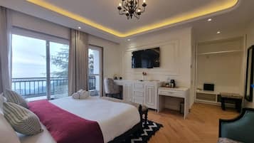 Executive Room, Balcony, Mountain View