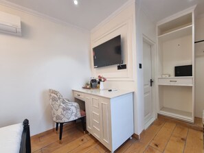 Club Room, Balcony, Mountain View | Iron/ironing board, free WiFi