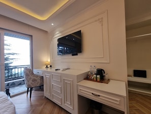 Premium Room, Balcony, Mountain View | Interior - Kavin Akasa - The Mall (Dalhousie)