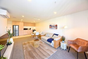 A modern apartment with a kitchen, dining area, and living room. - Chic and Stylish 1BR Apartment in Manchester Street (Christchurch)