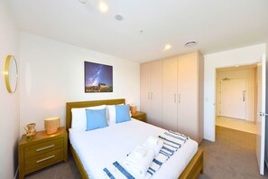 1 bedroom, iron/ironing board, WiFi, bed sheets - Chic and Stylish 1BR Apartment in Manchester Street (Christchurch)