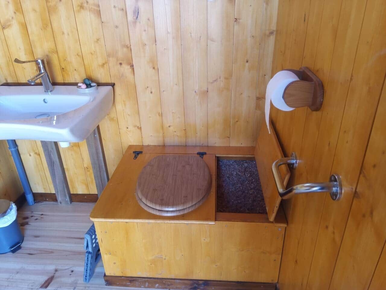Towels, toilet paper