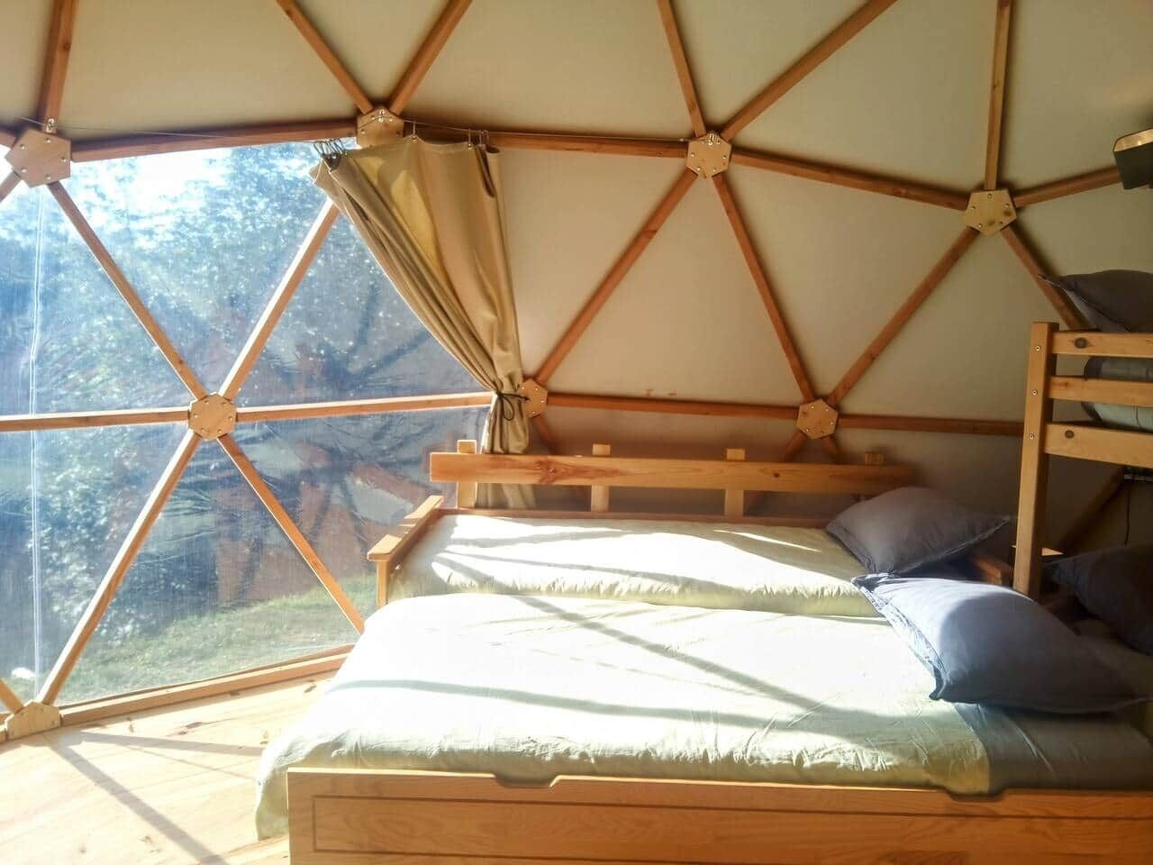 Travel cot, free WiFi, bed sheets