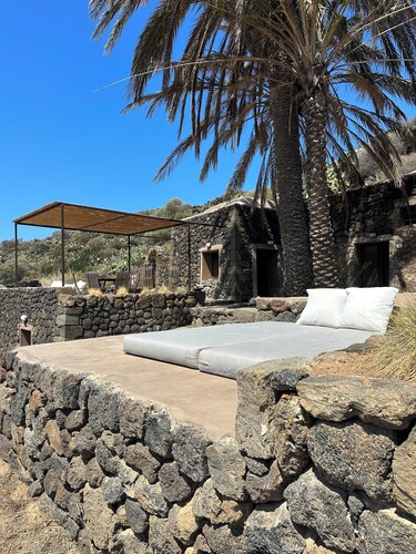 ANCIENT RURAL DAMMUSO WITH POOL AND SEA VIEW