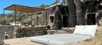 ANCIENT RURAL DAMMUSO WITH POOL AND SEA VIEW