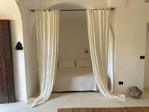 3 bedrooms, WiFi, bed sheets - ANCIENT RURAL DAMMUSO WITH POOL AND SEA VIEW (Pantelleria)