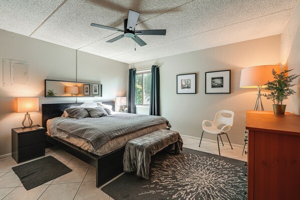 2 bedrooms, iron/ironing board, Internet, bed sheets - Pool Access & Private Patio! Prime Arcadia Condo (Phoenix)
