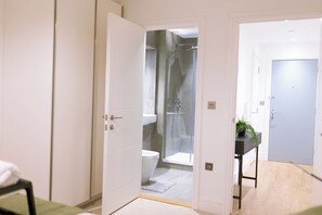 Apartment, 2 Bedrooms, Balcony, City View | Bathroom - Charming 2-bedroom Apartment in West Midlands With Modern Amenities (Birmingham)