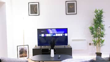 Apartamento, 2 quartos, sacada, vista para a cidade | Sala de estar