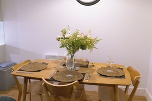 Apartment, 2 Bedrooms, Balcony, City View | Dining room - Charming 2-bedroom Apartment in West Midlands With Modern Amenities (Birmingham)