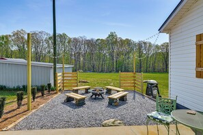 Outdoor dining - Modern Farmhouse Retreat in the Crouse Countryside (Crouse)
