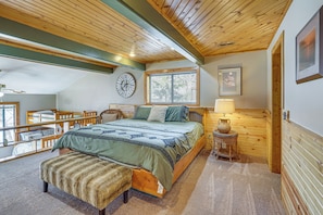 4 bedrooms, desk, iron/ironing board, Internet - Private Dual-Slip Dock! Lake of the Ozarks Home (Gravois Mills)