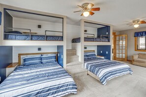 4 habitaciones, escritorio, tabla de planchar con plancha y internet