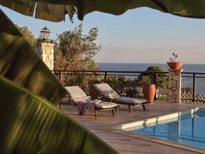 Seasonal outdoor pool - Villa Yiannis - Sea View & Private Pool (Zakynthos)